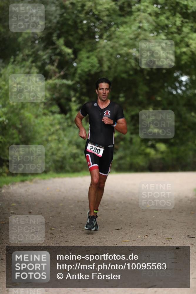 30.08.2026 - Elbe Triathlon Hamburg Antke Förster http://msf.ph/oto/10095563 30.08.2026 10:02:10 Laufen 280 meine-sportfotos.de