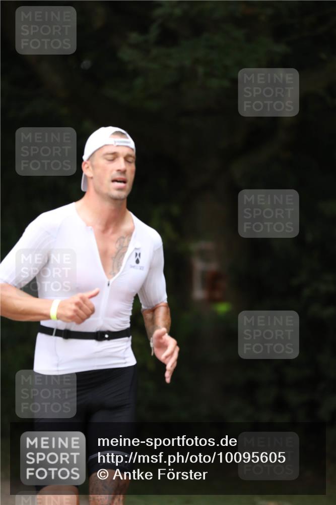 30.08.2026 - Elbe Triathlon Hamburg Antke Förster http://msf.ph/oto/10095605 30.08.2026 10:03:15 Laufen  meine-sportfotos.de