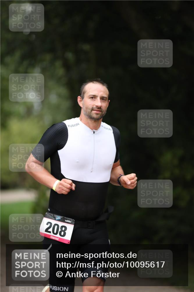30.08.2026 - Elbe Triathlon Hamburg Antke Förster http://msf.ph/oto/10095617 30.08.2026 10:03:40 Laufen 208 meine-sportfotos.de