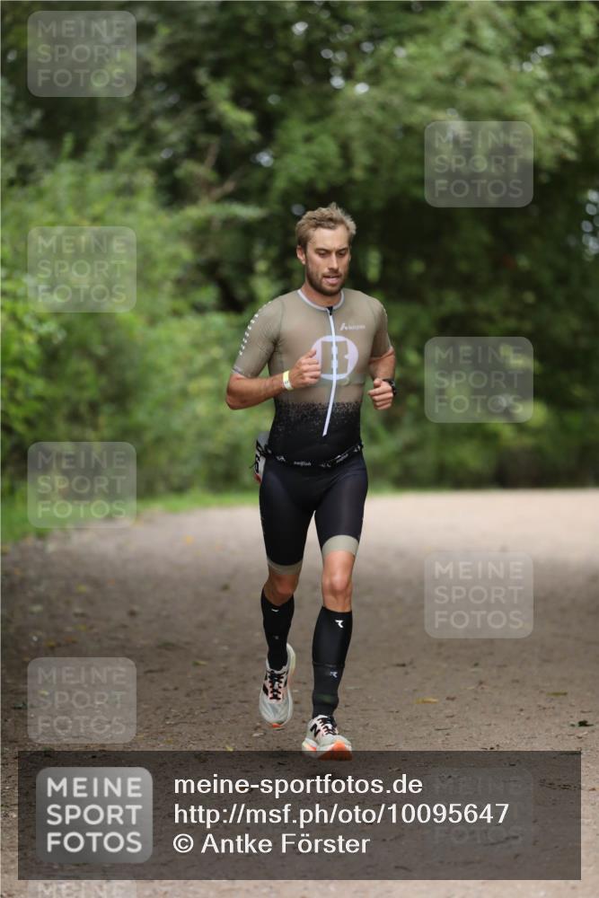 30.08.2026 - Elbe Triathlon Hamburg Antke Förster http://msf.ph/oto/10095647 30.08.2026 10:04:21 Laufen  meine-sportfotos.de