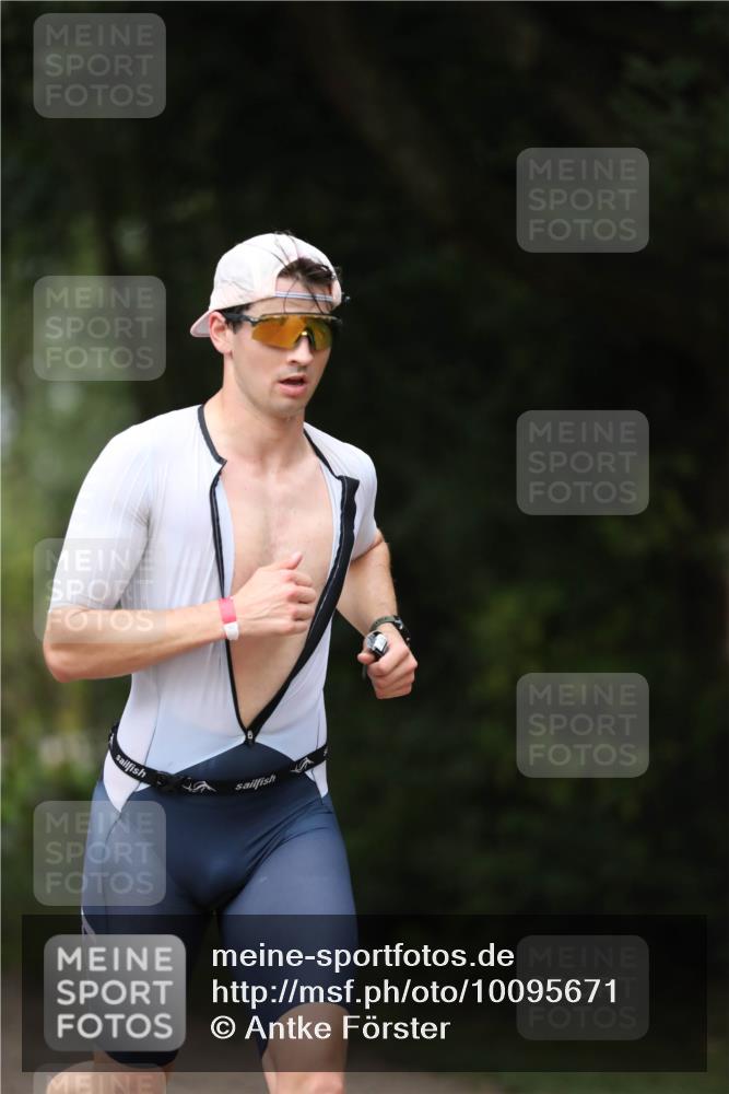 30.08.2026 - Elbe Triathlon Hamburg Antke Förster http://msf.ph/oto/10095671 30.08.2026 10:05:04 Laufen  meine-sportfotos.de