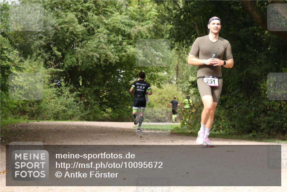 30.08.2026 - Elbe Triathlon Hamburg Antke Förster http://msf.ph/oto/10095672 30.08.2026 10:09:50 Laufen 251 meine-sportfotos.de