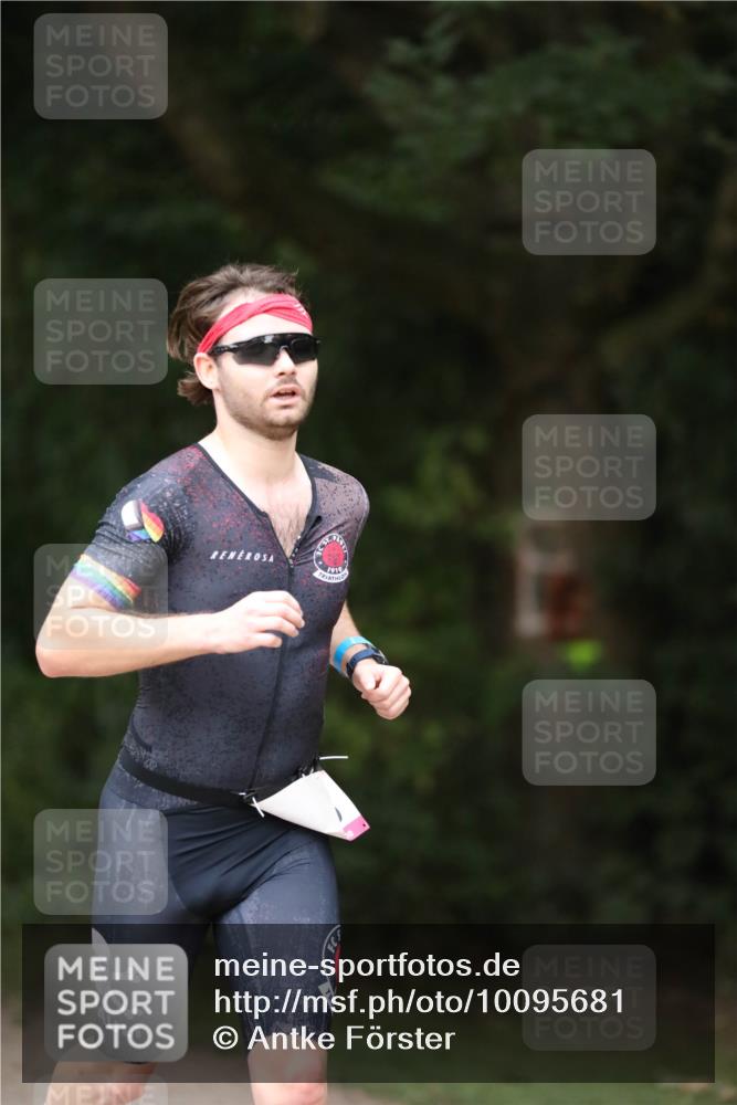 30.08.2026 - Elbe Triathlon Hamburg Antke Förster http://msf.ph/oto/10095681 30.08.2026 10:05:19 Laufen 1910 meine-sportfotos.de