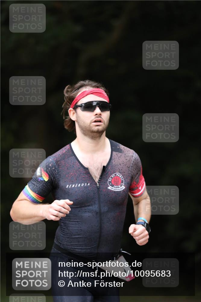 30.08.2026 - Elbe Triathlon Hamburg Antke Förster http://msf.ph/oto/10095683 30.08.2026 10:05:19 Laufen 1910 meine-sportfotos.de