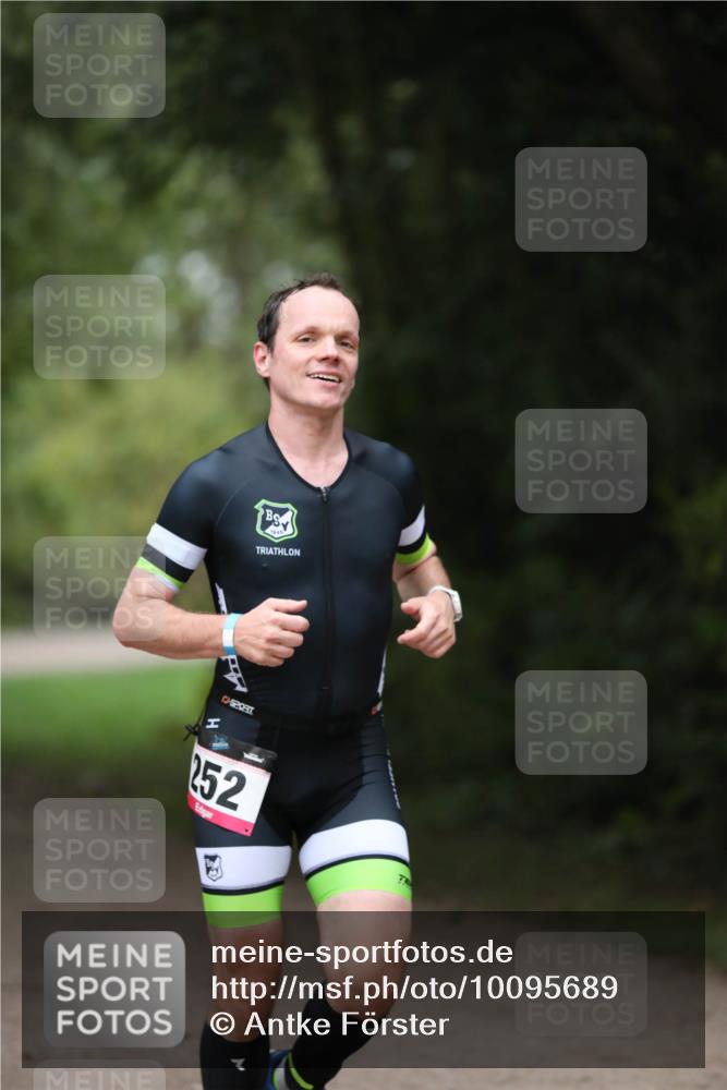 30.08.2026 - Elbe Triathlon Hamburg Antke Förster http://msf.ph/oto/10095689 30.08.2026 10:05:23 Laufen 5203, 252 meine-sportfotos.de