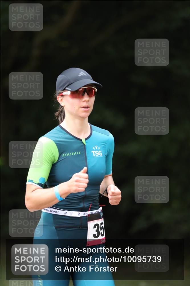 30.08.2026 - Elbe Triathlon Hamburg Antke Förster http://msf.ph/oto/10095739 30.08.2026 10:06:07 Laufen 35 meine-sportfotos.de