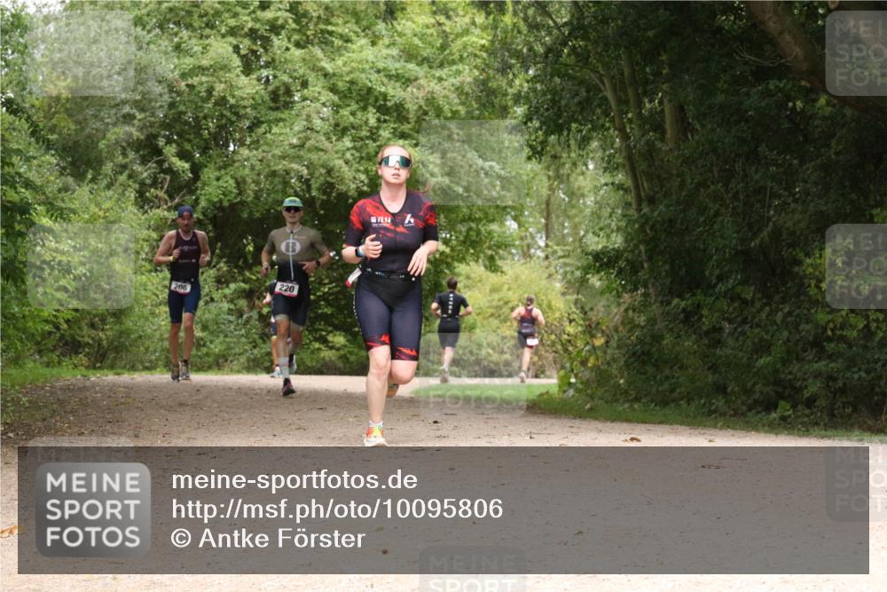 30.08.2026 - Elbe Triathlon Hamburg Antke Förster http://msf.ph/oto/10095806 30.08.2026 10:11:43 Laufen 206, 220 meine-sportfotos.de