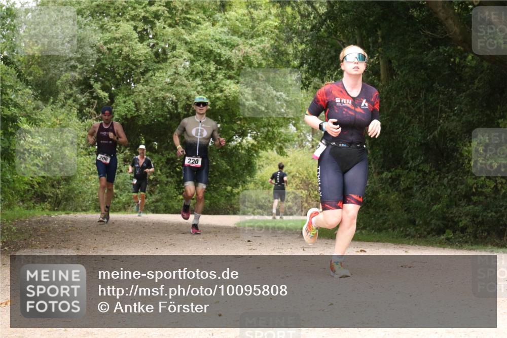 30.08.2026 - Elbe Triathlon Hamburg Antke Förster http://msf.ph/oto/10095808 30.08.2026 10:11:44 Laufen 206, 220 meine-sportfotos.de