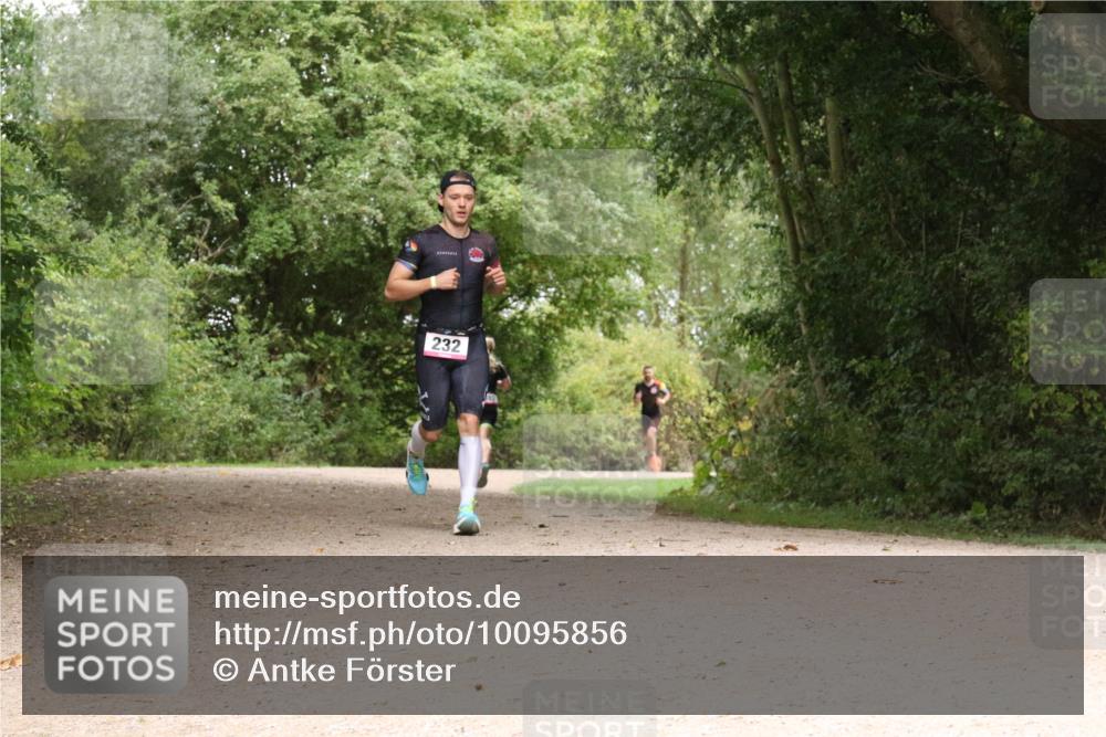 30.08.2026 - Elbe Triathlon Hamburg Antke Förster http://msf.ph/oto/10095856 30.08.2026 10:12:30 Laufen 232 meine-sportfotos.de