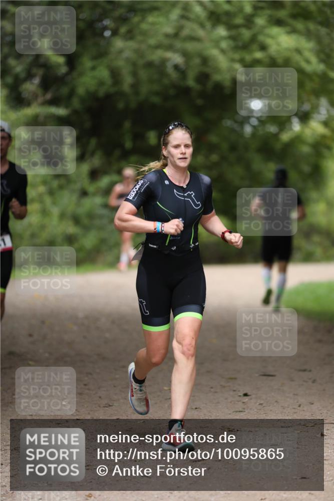 30.08.2026 - Elbe Triathlon Hamburg Antke Förster http://msf.ph/oto/10095865 30.08.2026 10:08:05 Laufen  meine-sportfotos.de