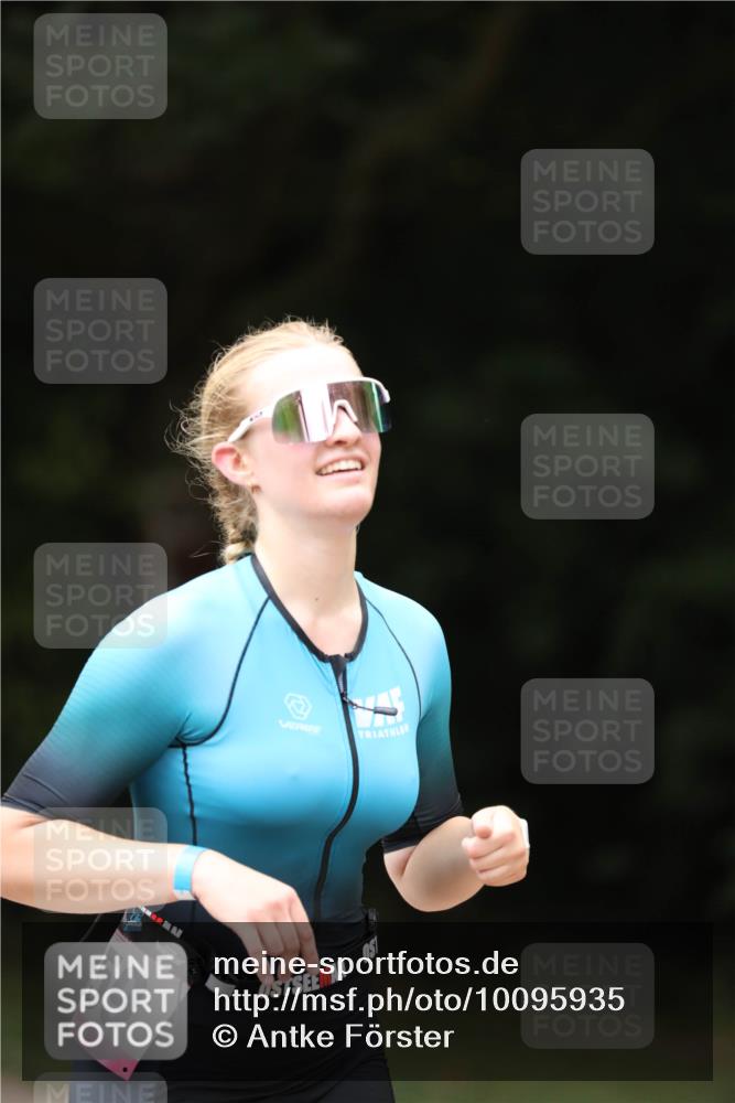 30.08.2026 - Elbe Triathlon Hamburg Antke Förster http://msf.ph/oto/10095935 30.08.2026 10:08:50 Laufen 59 meine-sportfotos.de