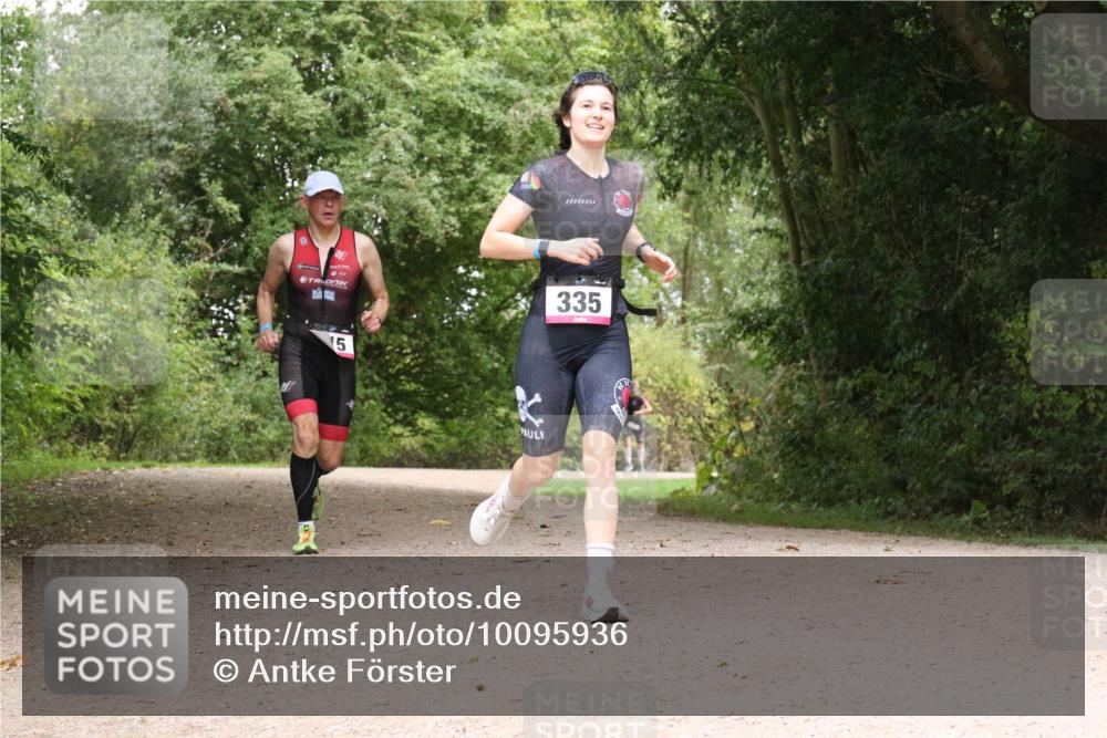 30.08.2026 - Elbe Triathlon Hamburg Antke Förster http://msf.ph/oto/10095936 30.08.2026 10:13:43 Laufen 15, 335 meine-sportfotos.de