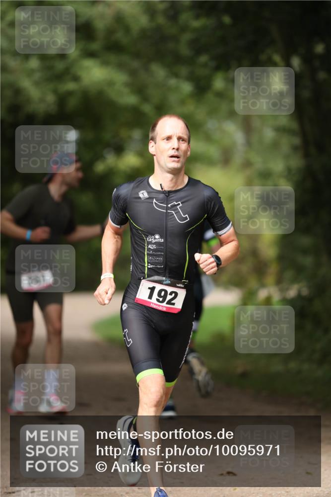 30.08.2026 - Elbe Triathlon Hamburg Antke Förster http://msf.ph/oto/10095971 30.08.2026 10:09:48 Laufen 251, 192 meine-sportfotos.de