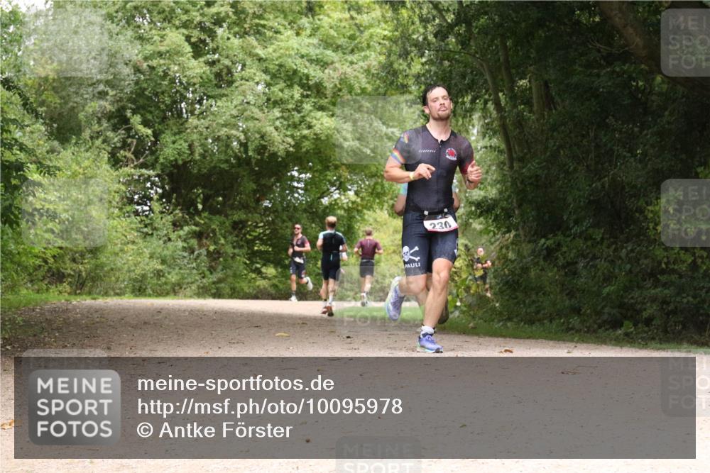 30.08.2026 - Elbe Triathlon Hamburg Antke Förster http://msf.ph/oto/10095978 30.08.2026 10:14:58 Laufen 230 meine-sportfotos.de