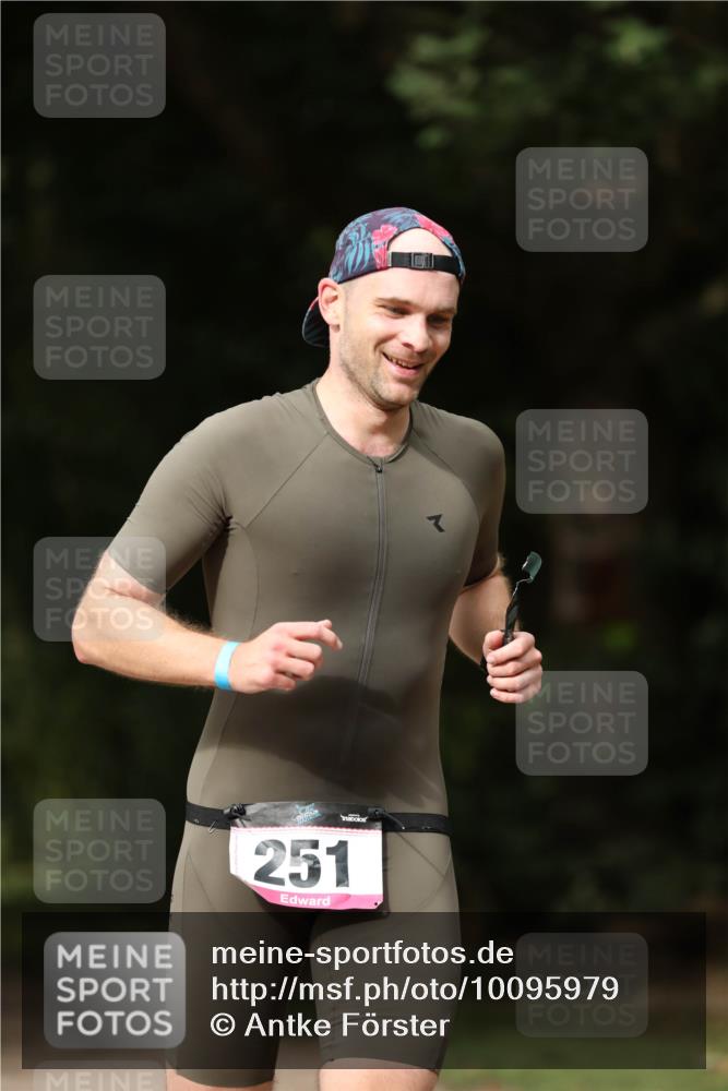 30.08.2026 - Elbe Triathlon Hamburg Antke Förster http://msf.ph/oto/10095979 30.08.2026 10:09:51 Laufen 251 meine-sportfotos.de
