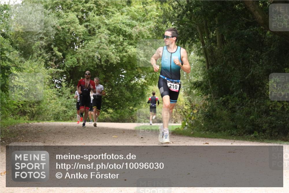 30.08.2026 - Elbe Triathlon Hamburg Antke Förster http://msf.ph/oto/10096030 30.08.2026 10:15:33 Laufen 210 meine-sportfotos.de