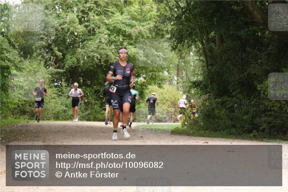30.08.2026 - Elbe Triathlon Hamburg Antke Förster http://msf.ph/oto/10096082 30.08.2026 10:16:09 Laufen 390, 43 meine-sportfotos.de