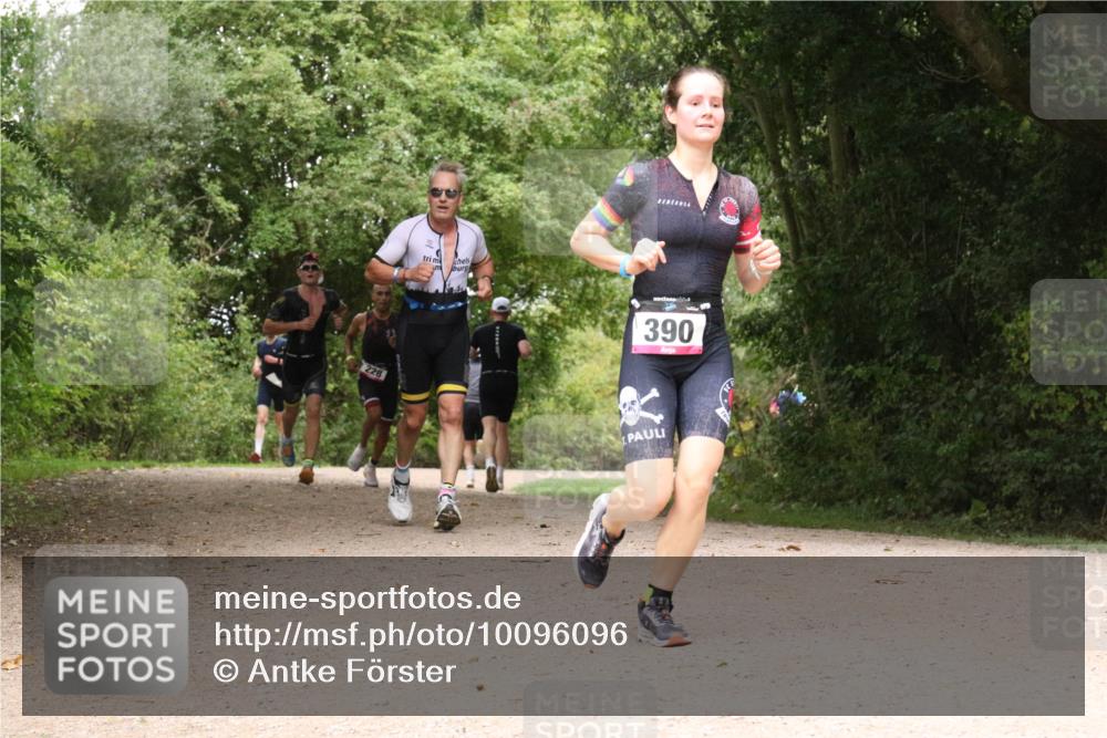 30.08.2026 - Elbe Triathlon Hamburg Antke Förster http://msf.ph/oto/10096096 30.08.2026 10:16:17 Laufen 390, 228, 1 meine-sportfotos.de