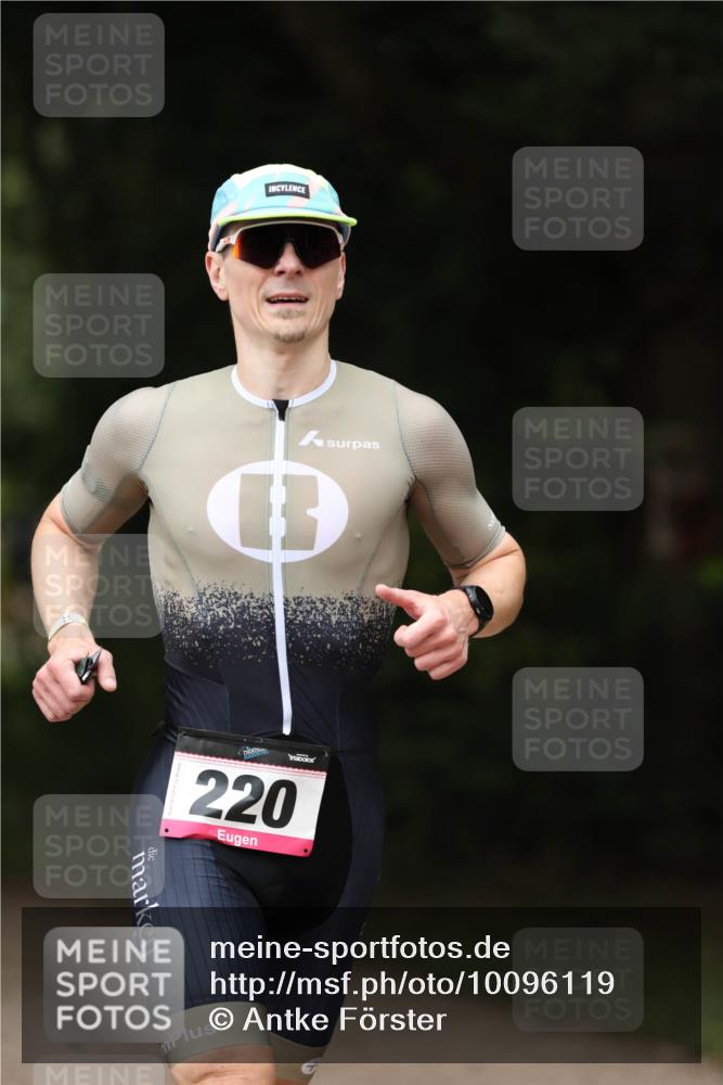 30.08.2026 - Elbe Triathlon Hamburg Antke Förster http://msf.ph/oto/10096119 30.08.2026 10:11:47 Laufen 220 meine-sportfotos.de