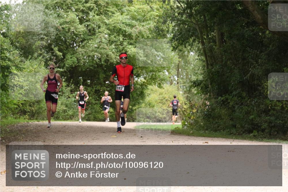 30.08.2026 - Elbe Triathlon Hamburg Antke Förster http://msf.ph/oto/10096120 30.08.2026 10:16:32 Laufen 38, 282 meine-sportfotos.de