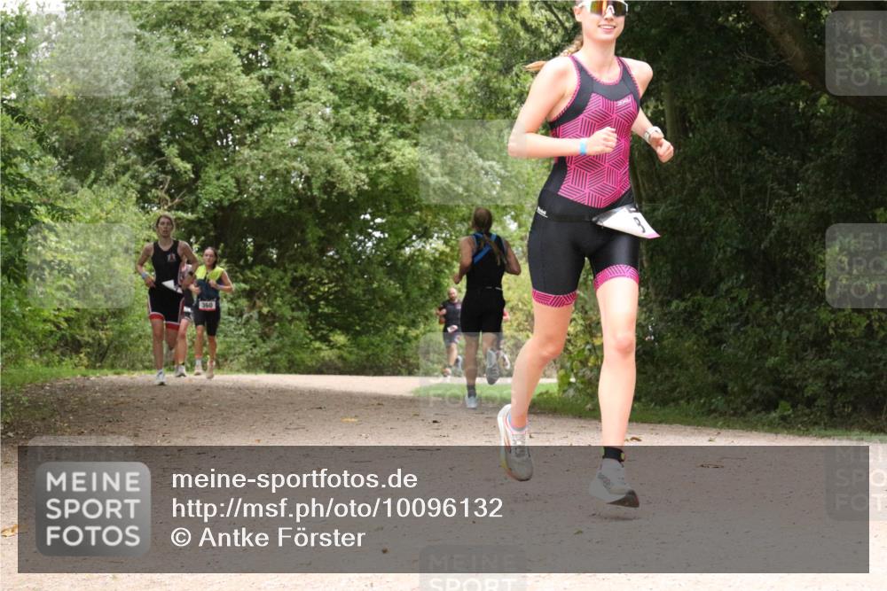 30.08.2026 - Elbe Triathlon Hamburg Antke Förster http://msf.ph/oto/10096132 30.08.2026 10:16:36 Laufen 360 meine-sportfotos.de