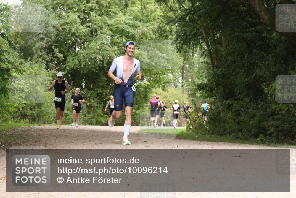 30.08.2026 - Elbe Triathlon Hamburg Antke Förster http://msf.ph/oto/10096214 30.08.2026 10:17:39 Laufen 420, 130 meine-sportfotos.de