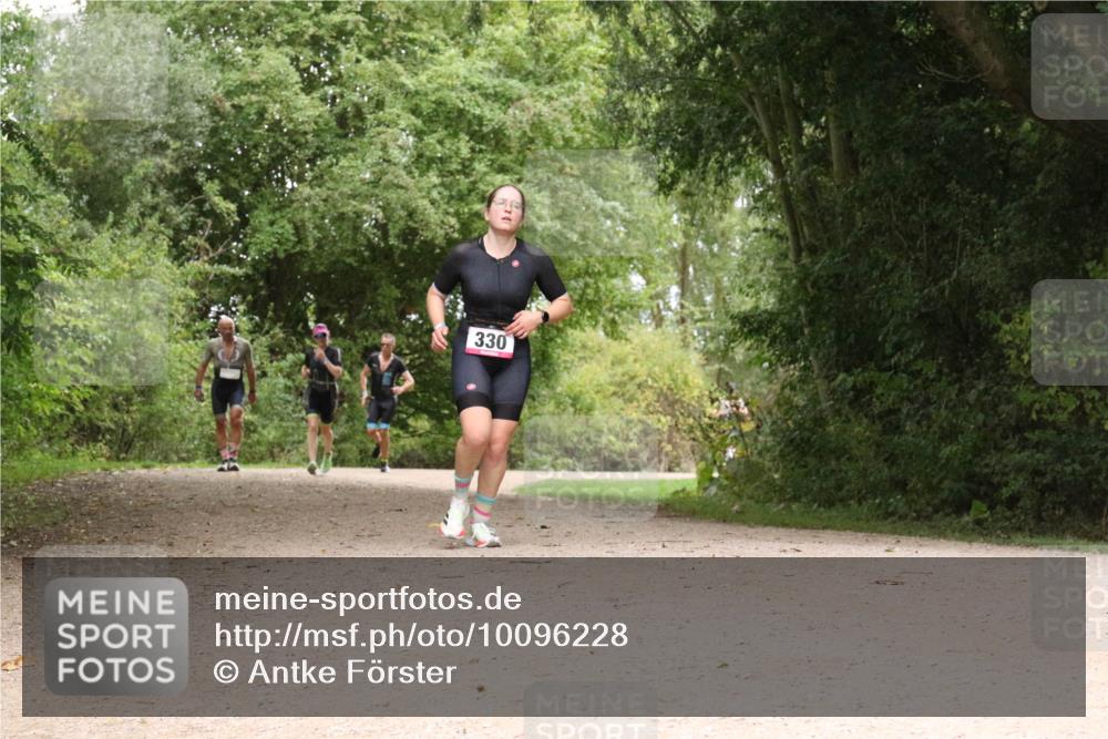 30.08.2026 - Elbe Triathlon Hamburg Antke Förster http://msf.ph/oto/10096228 30.08.2026 10:17:45 Laufen 330 meine-sportfotos.de