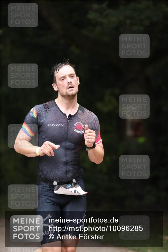 30.08.2026 - Elbe Triathlon Hamburg Antke Förster http://msf.ph/oto/10096285 30.08.2026 10:14:59 Laufen 1910 meine-sportfotos.de