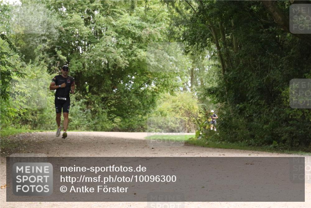 30.08.2026 - Elbe Triathlon Hamburg Antke Förster http://msf.ph/oto/10096300 30.08.2026 10:19:05 Laufen 302 meine-sportfotos.de