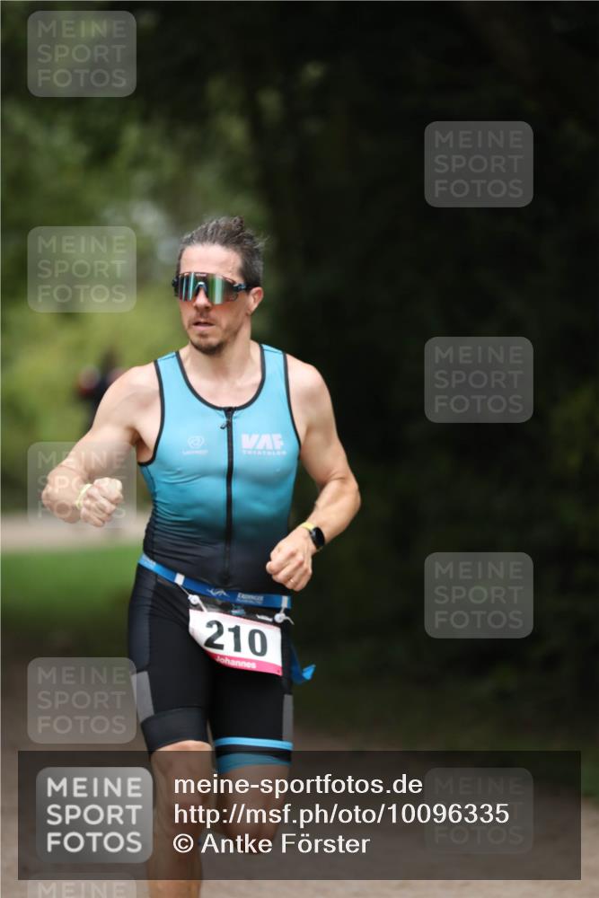 30.08.2026 - Elbe Triathlon Hamburg Antke Förster http://msf.ph/oto/10096335 30.08.2026 10:15:33 Laufen 210 meine-sportfotos.de