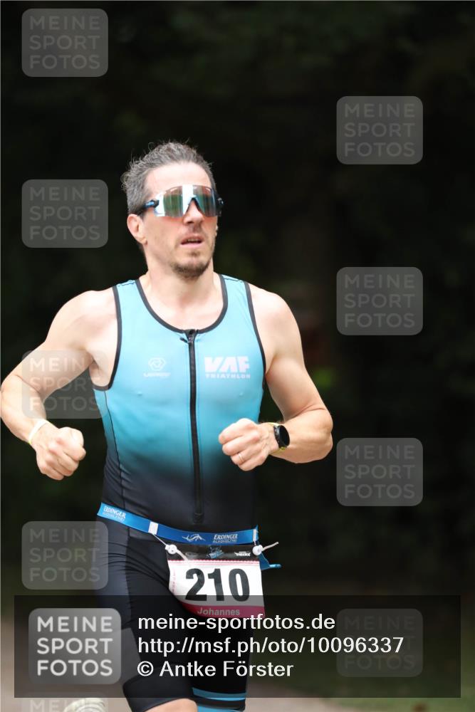 30.08.2026 - Elbe Triathlon Hamburg Antke Förster http://msf.ph/oto/10096337 30.08.2026 10:15:34 Laufen 210 meine-sportfotos.de