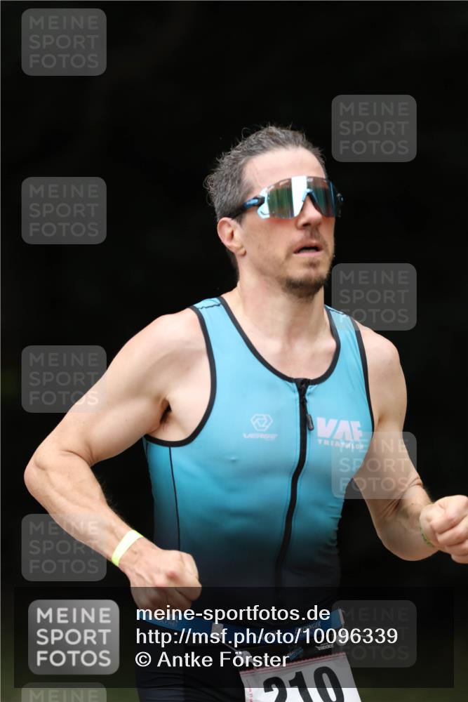 30.08.2026 - Elbe Triathlon Hamburg Antke Förster http://msf.ph/oto/10096339 30.08.2026 10:15:34 Laufen 210 meine-sportfotos.de