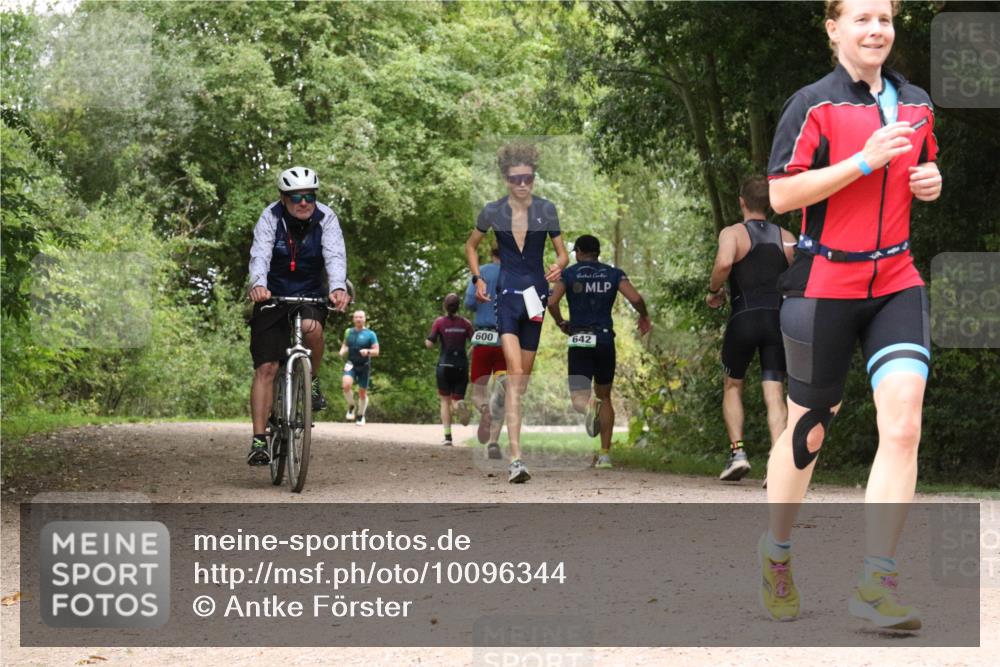 30.08.2026 - Elbe Triathlon Hamburg Antke Förster http://msf.ph/oto/10096344 30.08.2026 10:19:56 Laufen 600, 642 meine-sportfotos.de