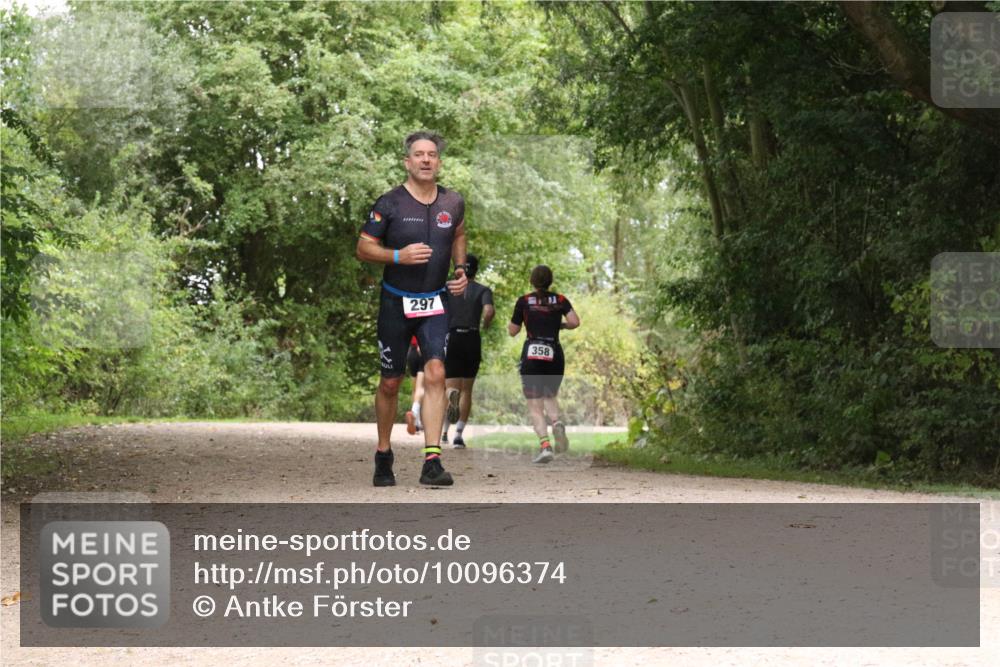 30.08.2026 - Elbe Triathlon Hamburg Antke Förster http://msf.ph/oto/10096374 30.08.2026 10:20:45 Laufen 297, 358 meine-sportfotos.de