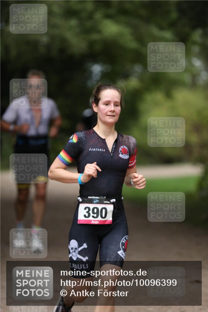 30.08.2026 - Elbe Triathlon Hamburg Antke Förster http://msf.ph/oto/10096399 30.08.2026 10:16:17 Laufen 120, 390 meine-sportfotos.de