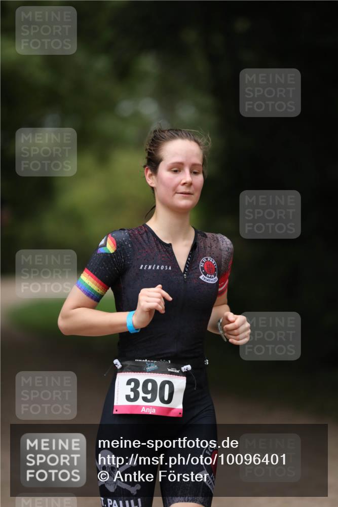 30.08.2026 - Elbe Triathlon Hamburg Antke Förster http://msf.ph/oto/10096401 30.08.2026 10:16:18 Laufen 390, 1910 meine-sportfotos.de
