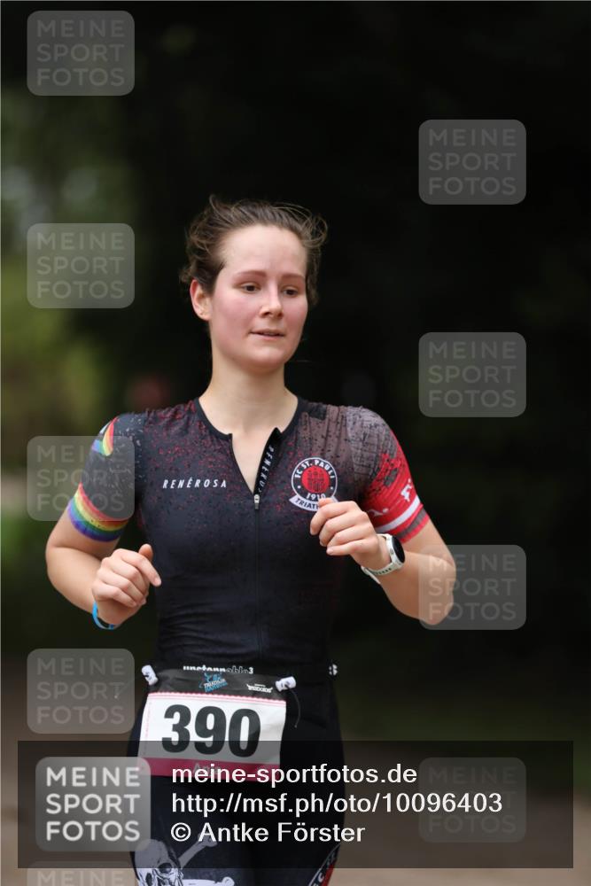 30.08.2026 - Elbe Triathlon Hamburg Antke Förster http://msf.ph/oto/10096403 30.08.2026 10:16:18 Laufen 1910, 3, 390 meine-sportfotos.de