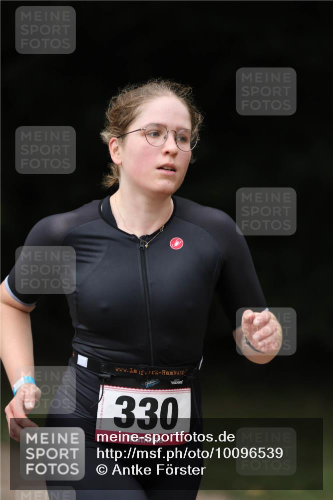 30.08.2026 - Elbe Triathlon Hamburg Antke Förster http://msf.ph/oto/10096539 30.08.2026 10:17:48 Laufen 330 meine-sportfotos.de