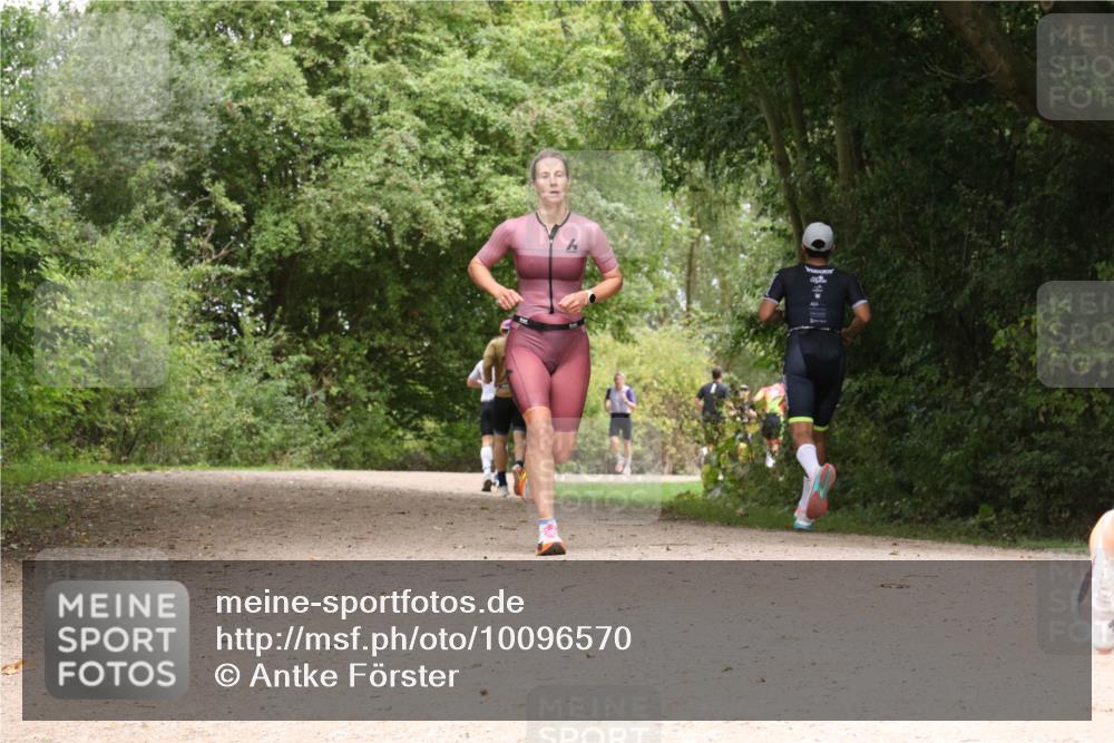 30.08.2026 - Elbe Triathlon Hamburg Antke Förster http://msf.ph/oto/10096570 30.08.2026 10:24:04 Laufen  meine-sportfotos.de