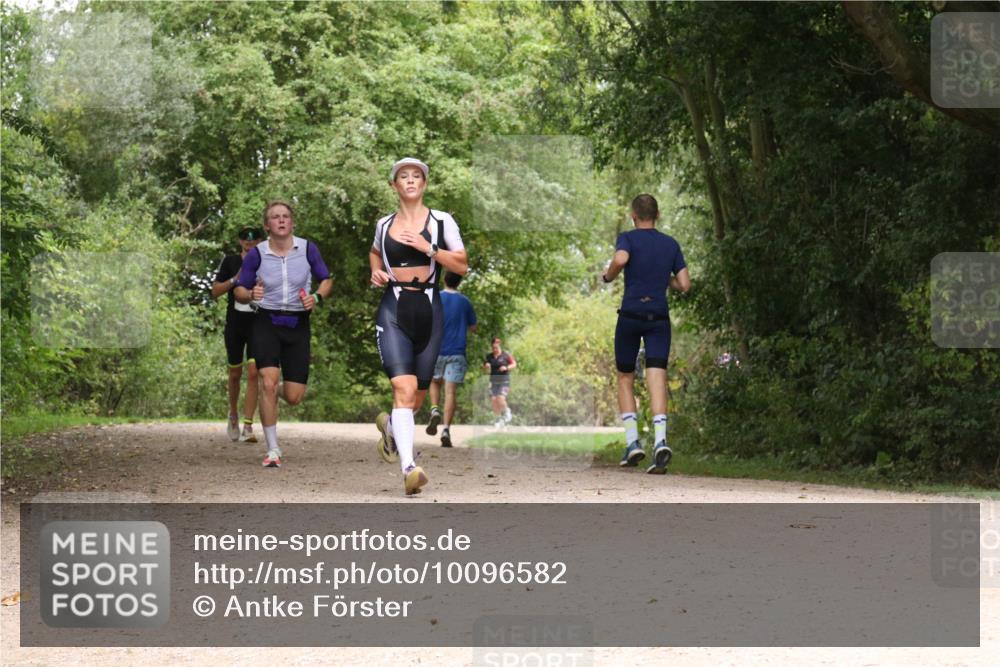 30.08.2026 - Elbe Triathlon Hamburg Antke Förster http://msf.ph/oto/10096582 30.08.2026 10:24:15 Laufen  meine-sportfotos.de