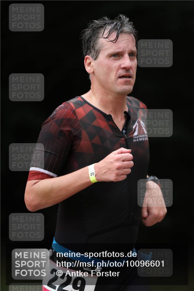 30.08.2026 - Elbe Triathlon Hamburg Antke Förster http://msf.ph/oto/10096601 30.08.2026 10:19:04 Laufen 229 meine-sportfotos.de
