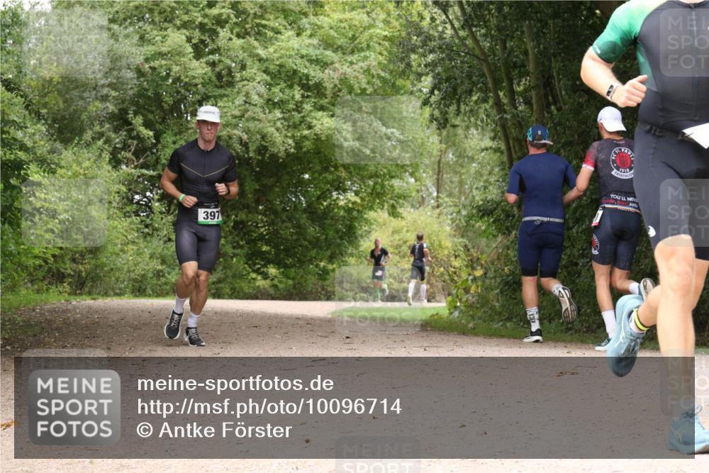 30.08.2026 - Elbe Triathlon Hamburg Antke Förster http://msf.ph/oto/10096714 30.08.2026 10:26:32 Laufen 397, 1910 meine-sportfotos.de