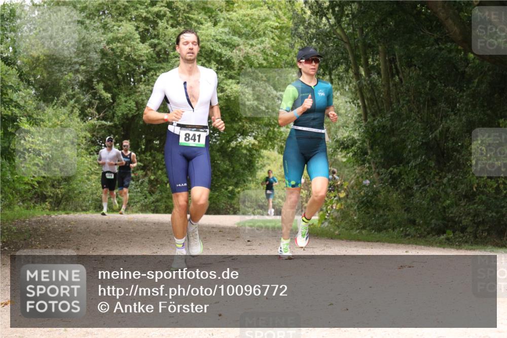 30.08.2026 - Elbe Triathlon Hamburg Antke Förster http://msf.ph/oto/10096772 30.08.2026 10:27:33 Laufen 689, 841 meine-sportfotos.de