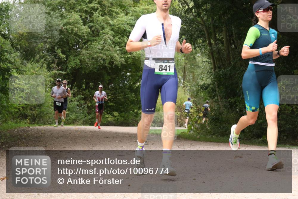 30.08.2026 - Elbe Triathlon Hamburg Antke Förster http://msf.ph/oto/10096774 30.08.2026 10:27:34 Laufen 689, 841 meine-sportfotos.de