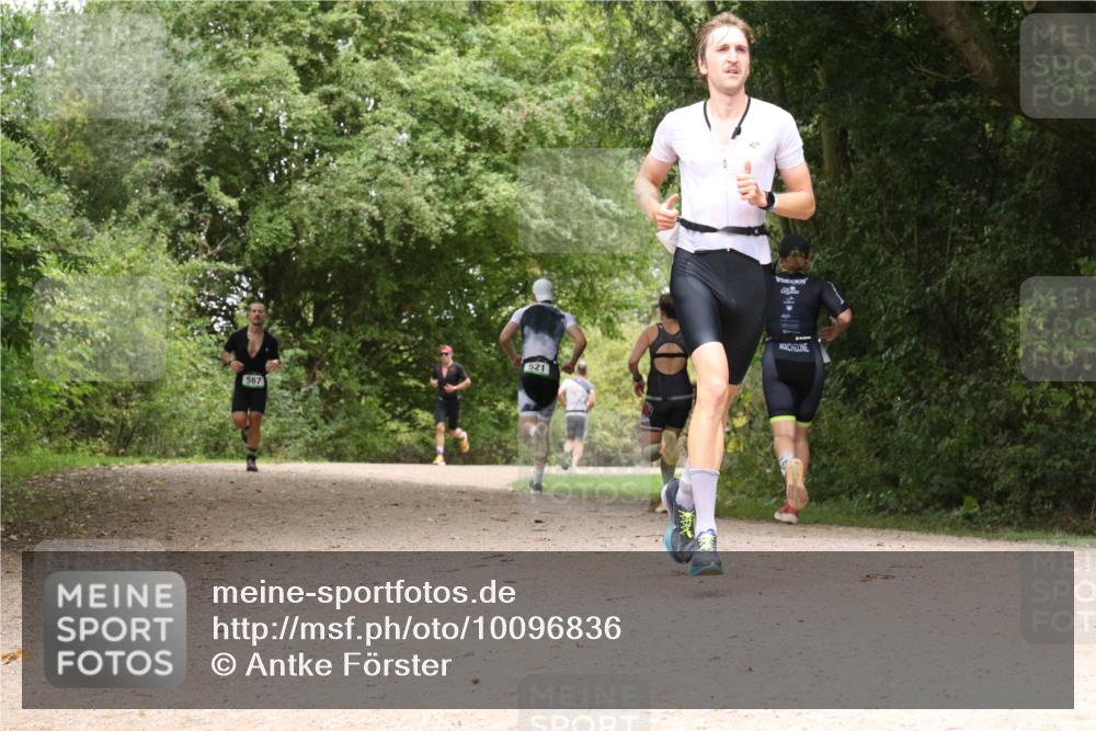 30.08.2026 - Elbe Triathlon Hamburg Antke Förster http://msf.ph/oto/10096836 30.08.2026 10:28:24 Laufen 567, 521 meine-sportfotos.de