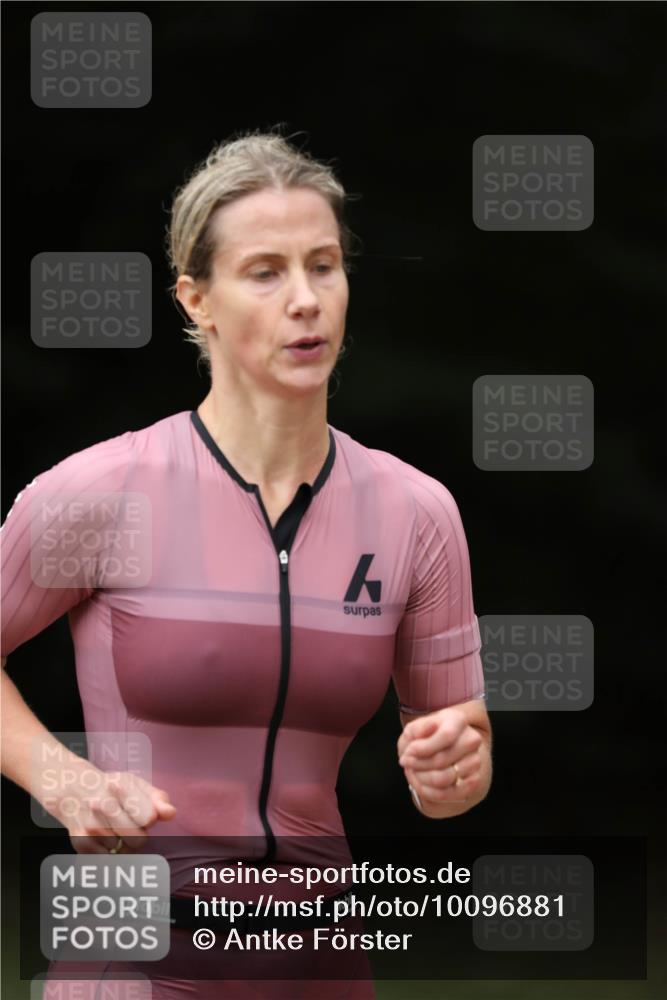 30.08.2026 - Elbe Triathlon Hamburg Antke Förster http://msf.ph/oto/10096881 30.08.2026 10:24:07 Laufen  meine-sportfotos.de