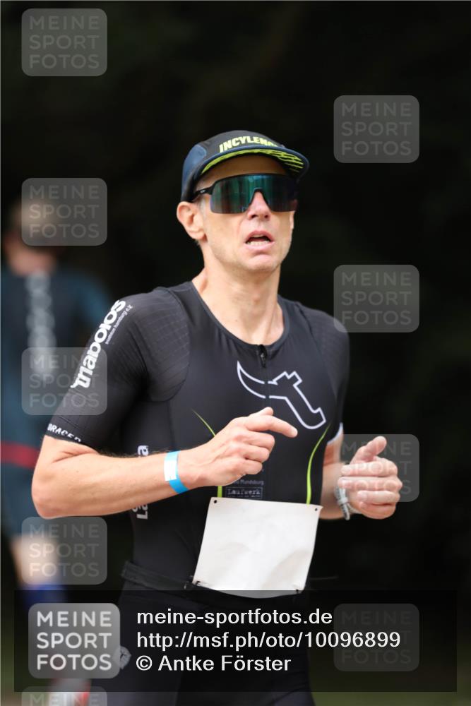 30.08.2026 - Elbe Triathlon Hamburg Antke Förster http://msf.ph/oto/10096899 30.08.2026 10:24:21 Laufen 27 meine-sportfotos.de