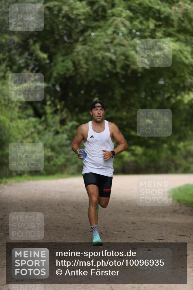 30.08.2026 - Elbe Triathlon Hamburg Antke Förster http://msf.ph/oto/10096935 30.08.2026 10:25:10 Laufen  meine-sportfotos.de