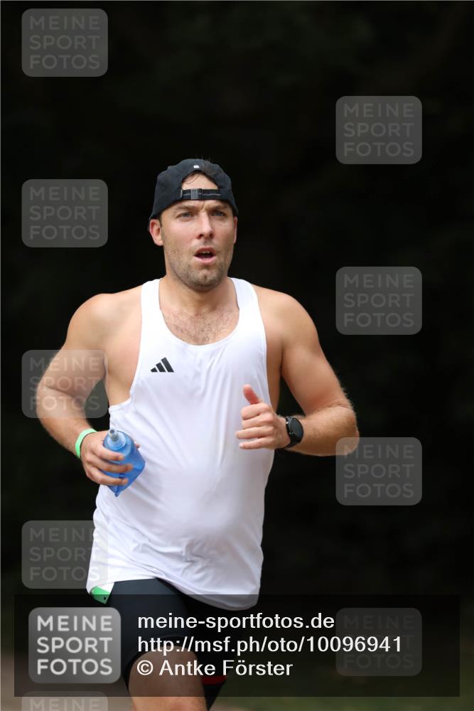 30.08.2026 - Elbe Triathlon Hamburg Antke Förster http://msf.ph/oto/10096941 30.08.2026 10:25:13 Laufen  meine-sportfotos.de