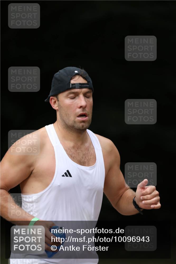 30.08.2026 - Elbe Triathlon Hamburg Antke Förster http://msf.ph/oto/10096943 30.08.2026 10:25:13 Laufen  meine-sportfotos.de